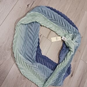 Elegant Blue and Green Chevron Scarf